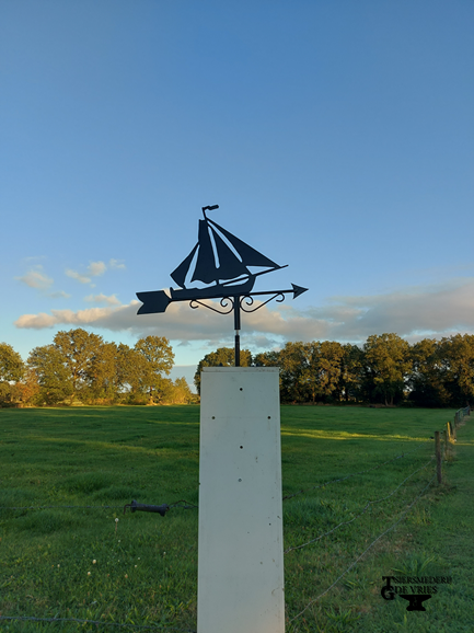 Windwijzer Boot op statief